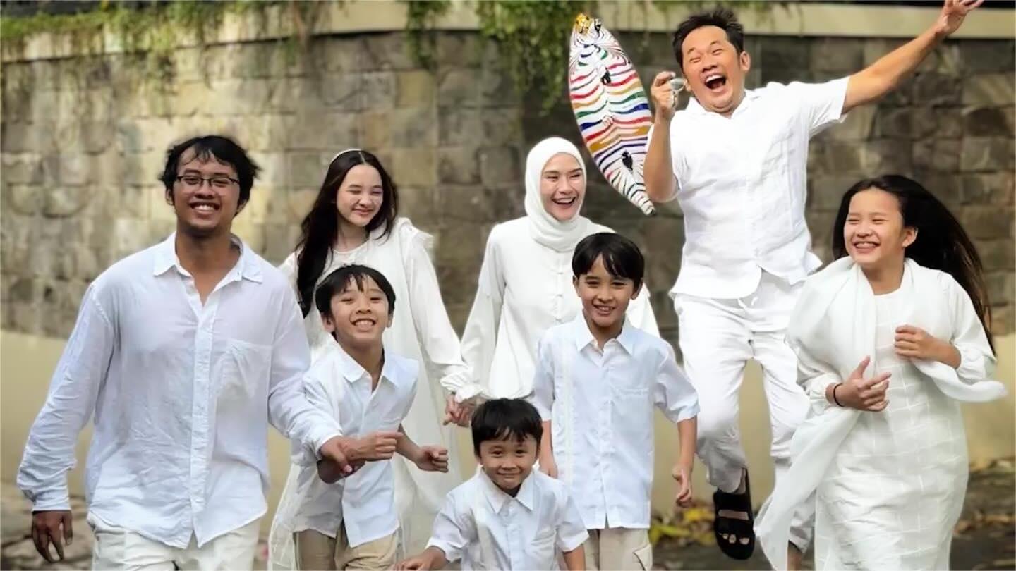 Hanung Bramantyo dan keluarganya. (instagram hanungbramantyo)